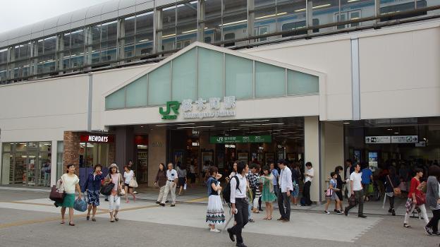 The south-east entrance of Sakuragicho Station on the Negishi Line