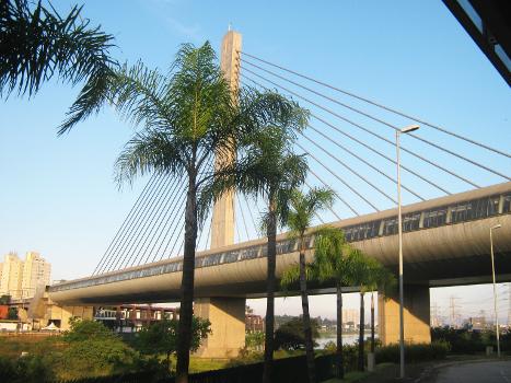 Santo-Amaro-Brücke / Metrobahnhof Santo Amaro