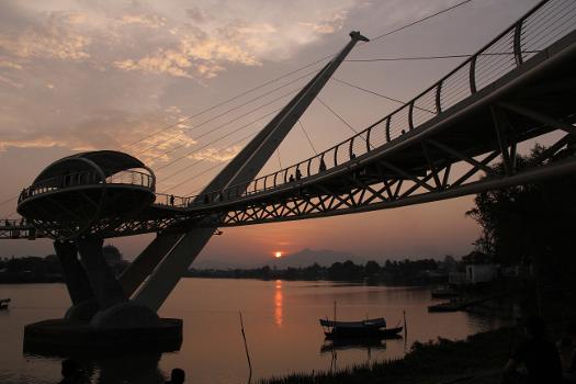 Langkawi Sky Bridge : Located in Kuching Sarawak, the Sarawak River had been one of the most iconic river where locals and tourist gets to enjoy great scenery aside from local heritages along the river. This river had been an important icon in Sarawak and had been preserve till this day.