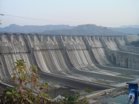 Sardar Sarovar Dam on the River Narmada, India : Showing the principal spillway and construction underway for increasing the height from 110.64 metres to 121.92 as per clearance granted in March 2006.