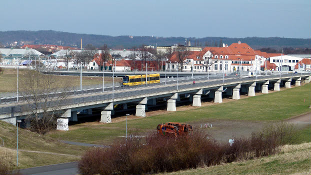 Schlachthofbrücke in Dresden mit Blick aufs Ostragehege