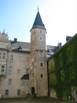 der südwestliche Turm im Hof des Schlosses von Wolfsburg
