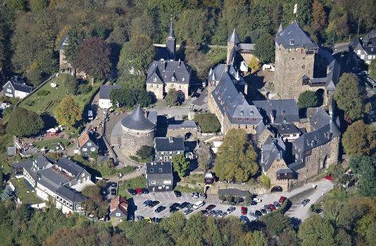 Luftaufnahme von Schloss Burg