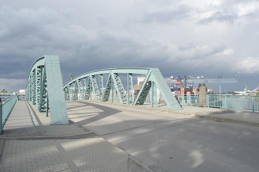 Schmickbrücke (Nordblickrichtung) im Frankfurter Osthafen,
eigene Aufnahme,
August 2006