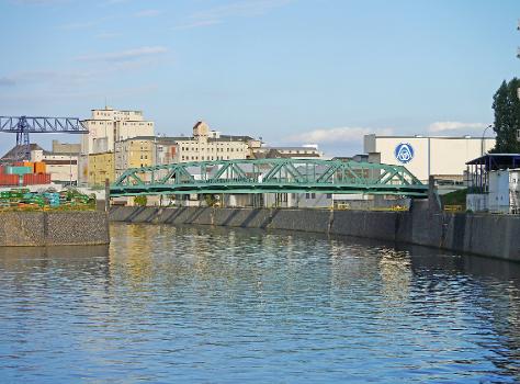 Schmickbrücke (2012) ueber dem Südbecken des Osthafens I, in Frankfurt am Main