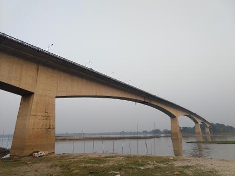 Side view of Gouranga Bridge