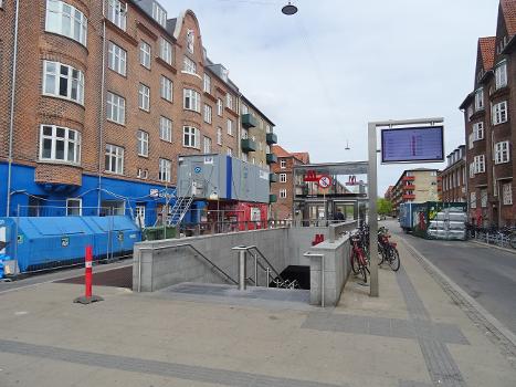 Main access of Skjolds Plads Station on the metro line Cityringen in Copenhagen:The station is situated under the street Haraldsgade