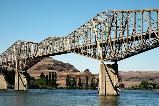 The Snake River Bridge, Lyons Ferry, Washington, USA, oldest extant steel cantilever bridge in Washington