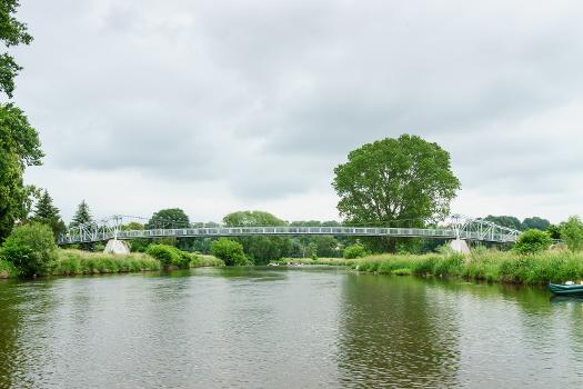 Drahtseilhängebrücke über die Zwickauer Mulde, (Schaukelsteg), in Seelitz OT Sörnzig