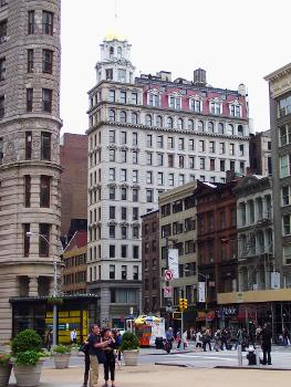 Sohmer Piano Building:Looking southwest in the Flatiron District, Manhattan, New York City, with the Sohmer Piano Building (1897) at 170 Fifth Avenue in the center, and the north edge of the on the left. Taken from .
