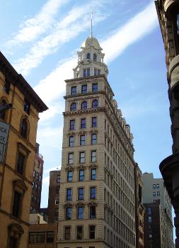 The Sohmer Piano Building (1897) at 170 Fifth Avenue in Manhattan, New York City, taken from 22nd Street & Broadway