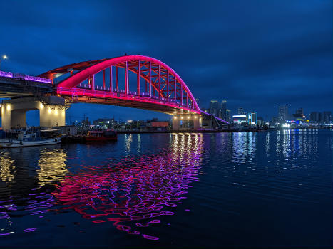 Sokcho Seolak bridge at night