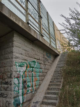 Treppe zur Schallschutzwand an der Spreebrücke der A4 bei Bautzen