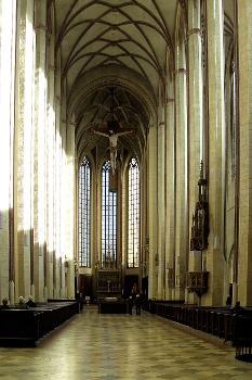 Landshut, Church of St Martin and Castulus.:Interior view of the main aisle from west.