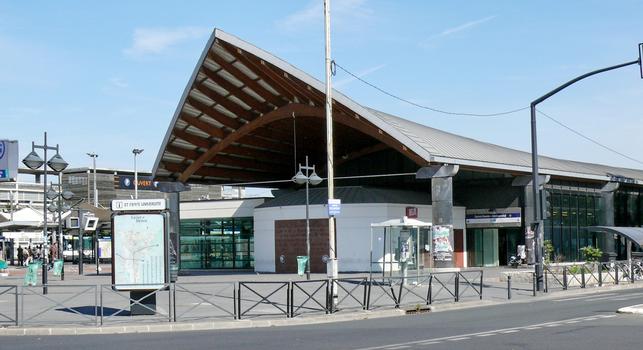 Metrobahnhof Saint-Denis - Université