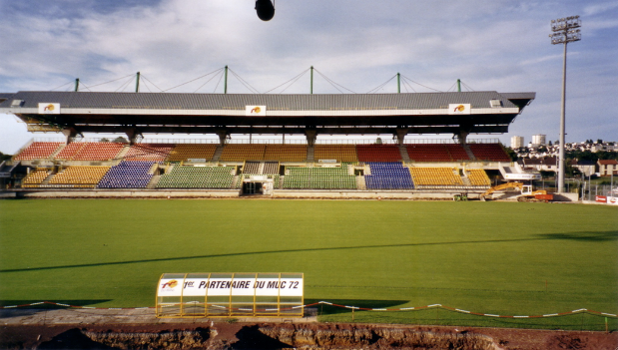 Stade Léon Bollée en rénovation à l'été 2003