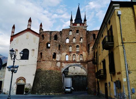 Kathedrale St. Giusto &amp; Savoier Tor, Susa, Provinz Turin, Region Piemont, Italien