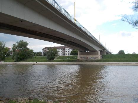 Széchenyi Bridge from Gyárváros neighborhood