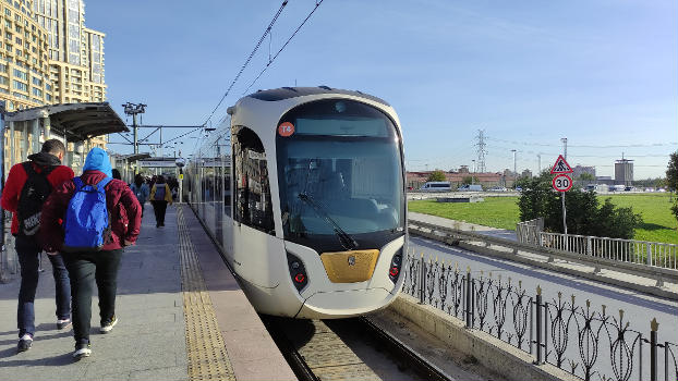 "Istanbul" brand trains running on the T4 line go from Kiptaş Venezia station to Topkapı direction.