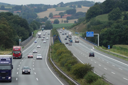 Talbrücke Exter; links die historische Brücke