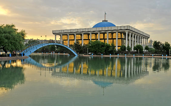 Bâtiment de l'Oliy Majlis