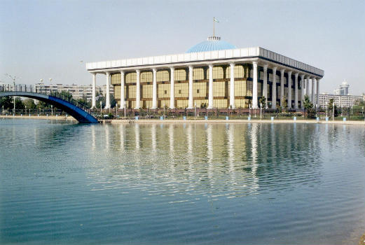 Bâtiment de l'Oliy Majlis