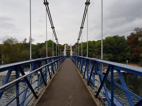 Westliche Brücke über die Schleuse von Teddington