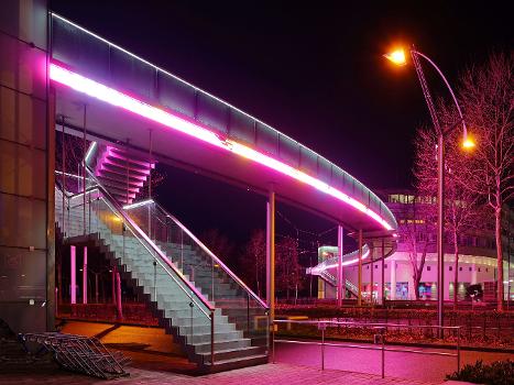 Die Telekombrücke in Bonn bei Nacht