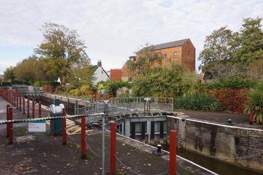 Thames Path at Osney Lock, Oxford 