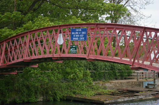 Thames towpath footbridge at Medley 