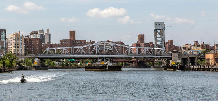 Third Avenue Bridge, Harlem River, New York, seen from the south