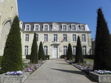 Palais abbatial. Saint-Laon, Thouars (79).