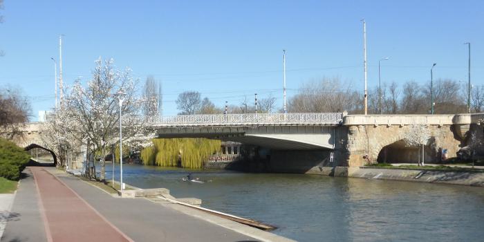 Die Trajansbrücke in Temeswar (RO; Ostseite).