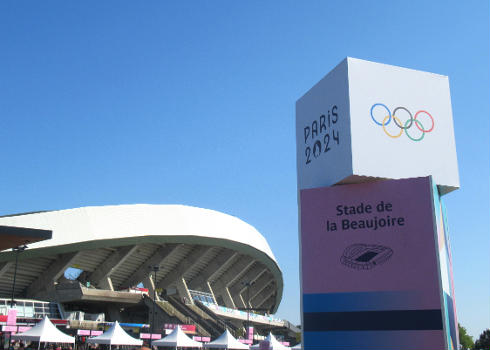 Totem Paris 2024 à l'entrée du stade de la Beaujoire