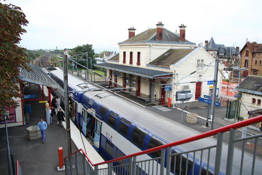 Triel-sur-Seine Station