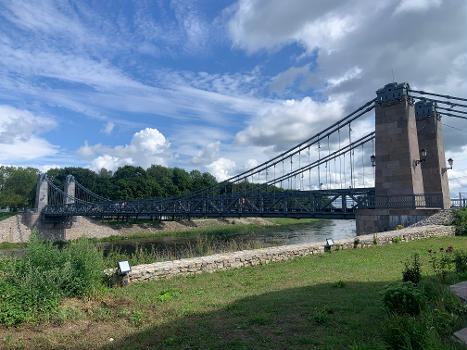 Pont en chaînes d'Ostrov