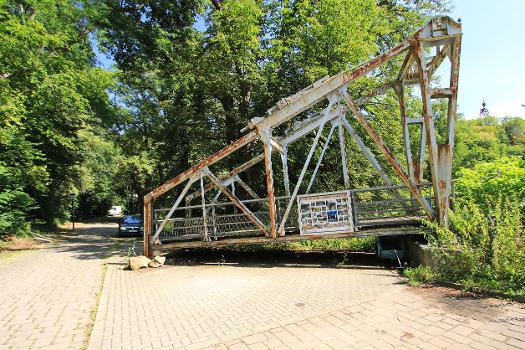 Überreste der alten Hängebrücke über die Zwickauer Mulde in Rochsburg. Sachsen.