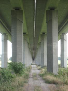Die Ueckertalbrücke bei Papendorf.