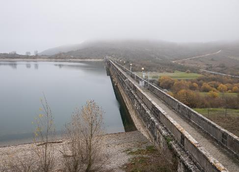 Concrete dam of the Ullíbarri-Gamboa reservoir. Álava, Basque Country, Spain