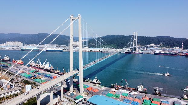 Ulsan Bridge over the Taehwa River