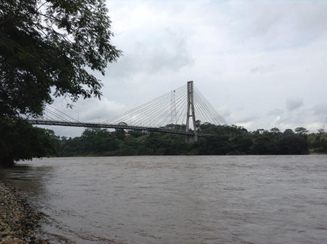 Pont sur le río Aguarico