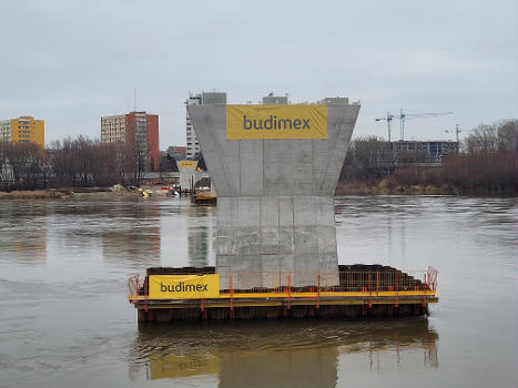 Vistula pedestrian and bicycle bridge in Warsaw under construction