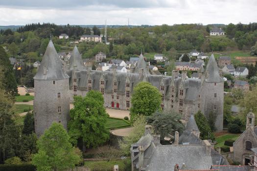 Château, vu du clocher de Notre-Dame, Josselin.