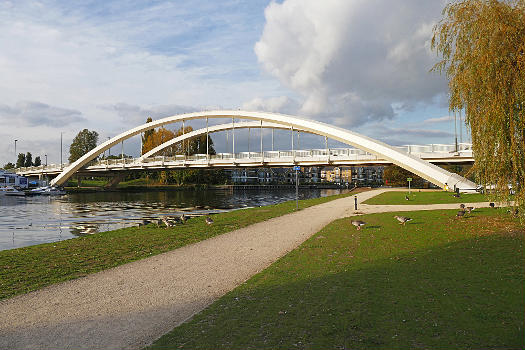 Walton-On-Thames bridge 