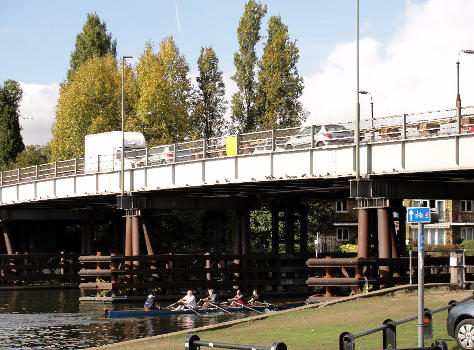 Themsebrücke Walton