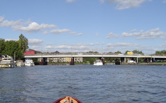 Themsebrücke Walton