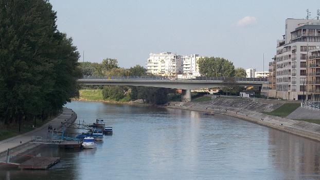 Kossuth Bridge, view to east. Water Police 'Port' on left and Széchenyi Bridge, at back the new Városrét Housing Estate. - Révfalu neighborhood