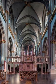 Xanten, Germany: Altar in the middle nave