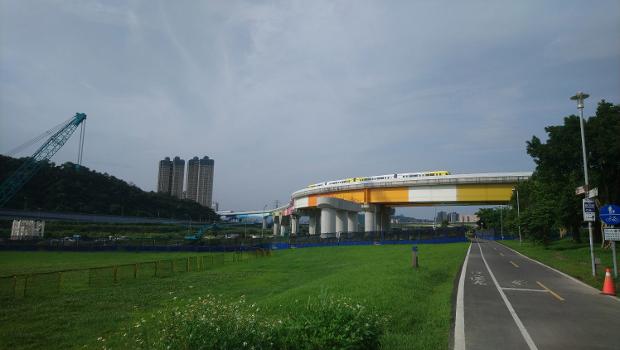 Metrobrücke über den Xindian