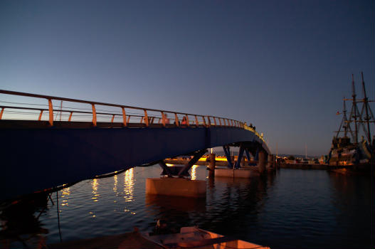 Fußgängerbrücke über den Hafen Yasmine Hammamet